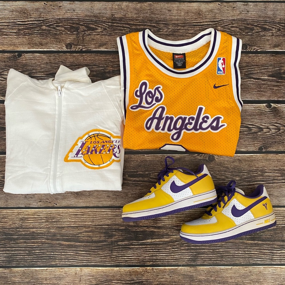 Lakers Bundle! KOBE BRYANT NIKE AIR FORCE 1 SIZE 2.5Y + Free Jersey And Sweater.